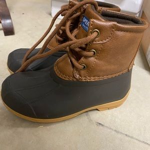 Toddler size 8 sperry boots